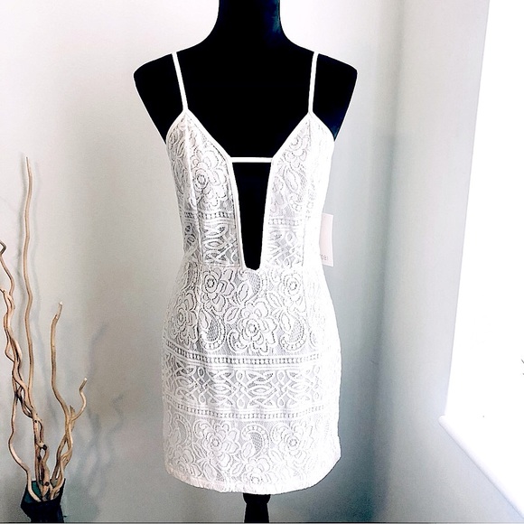 🎉 Fitted Body-con Mini Cocktail Dress NWT - Picture 1 of 11